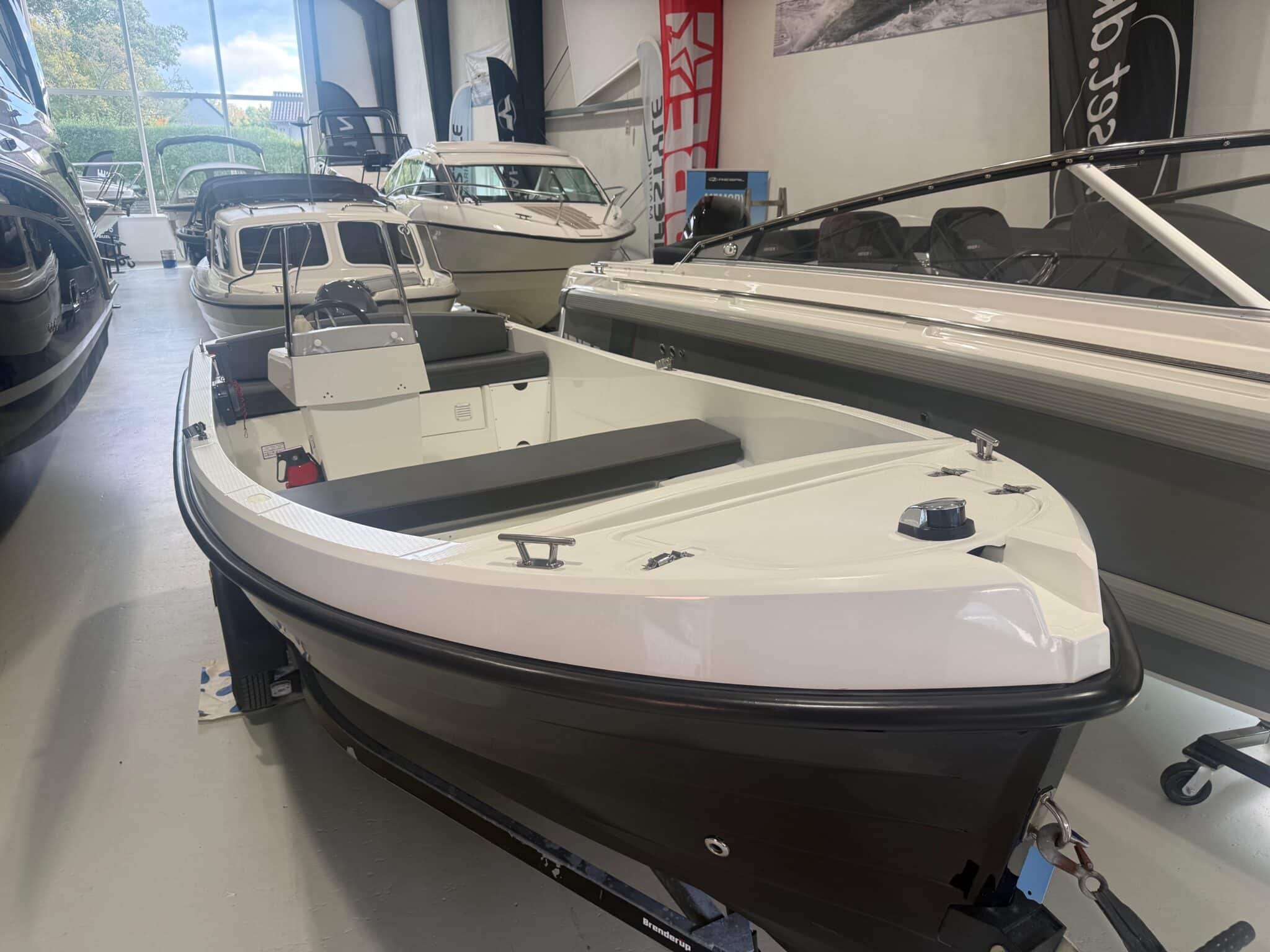 Coastliner 474 med 25HK + Trailer