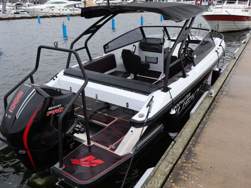 Finnmaster Husky R7 Mercury V8
