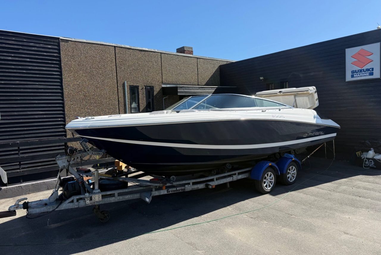 Regal 2200 Bowrider